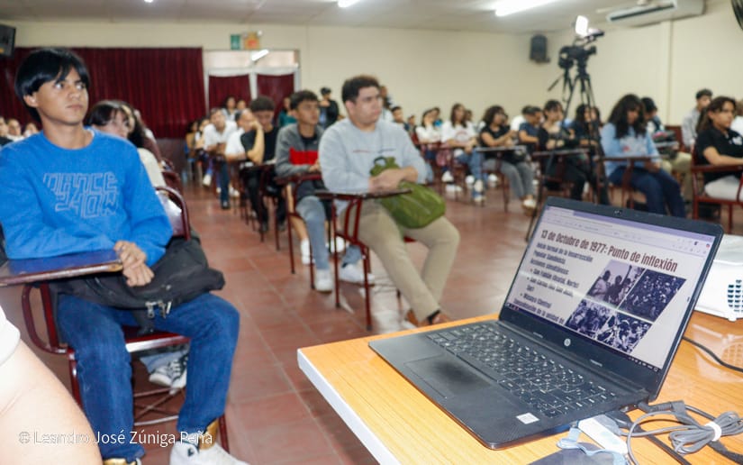 Charla-a-universitarios-1