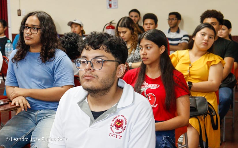 Charla-a-universitarios-15