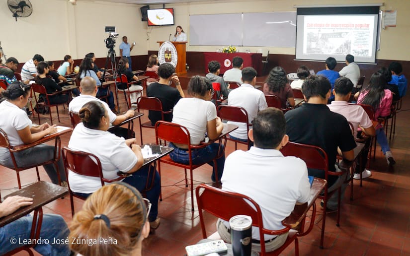 Charla-a-universitarios-3