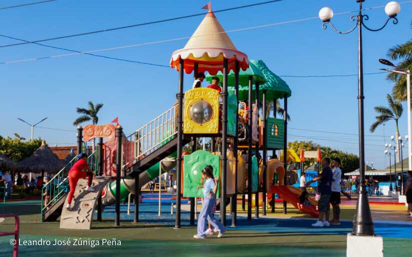 Salvador-Allende--(11)