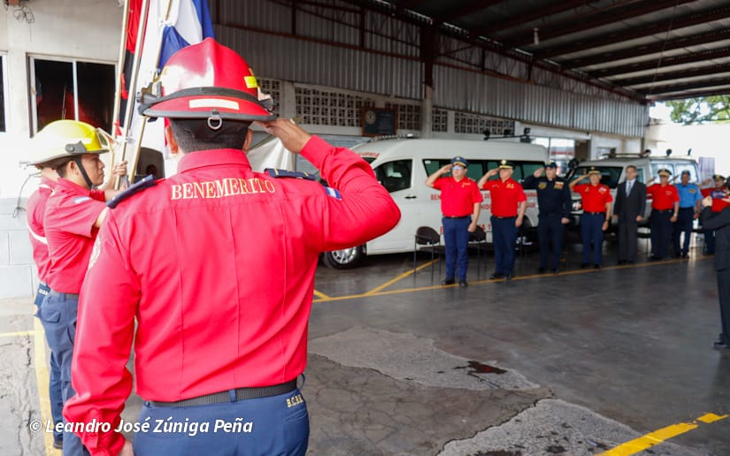 Bomberos--(32)