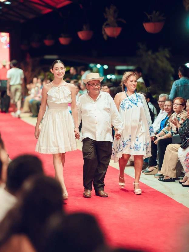 PASARELA25