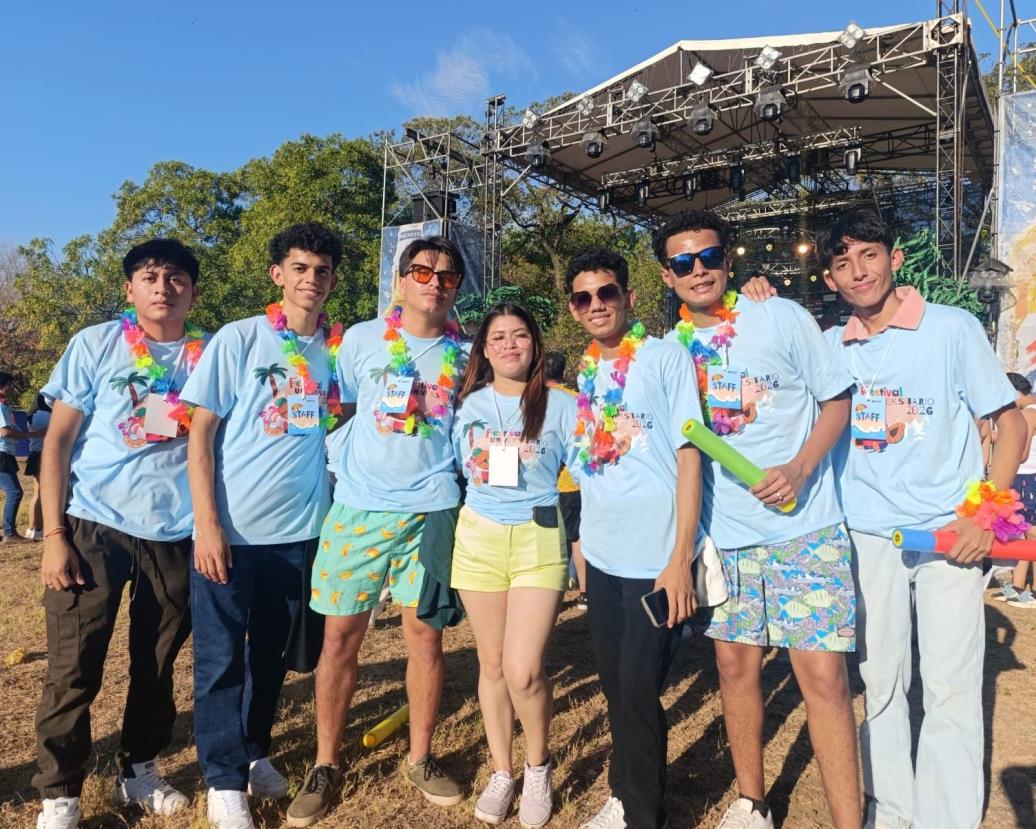 Universitarios--(10)