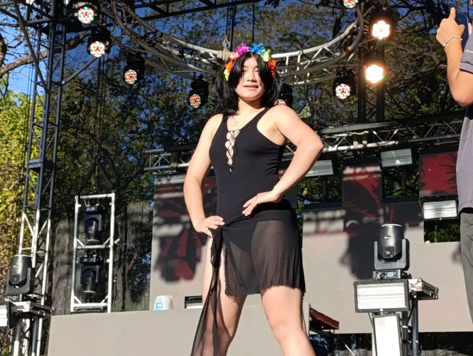 Universitarios--(15)