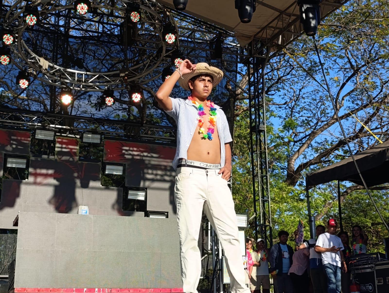 Universitarios--(17)