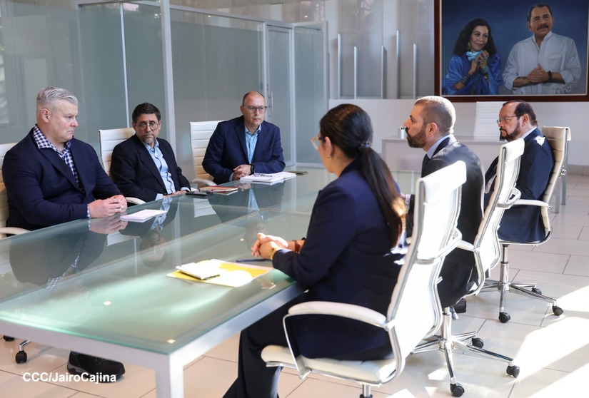 Con-empresa-minera-canadiense-11