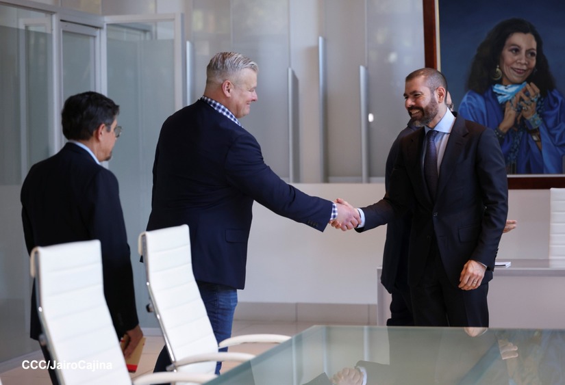 Con-empresa-minera-canadiense-3