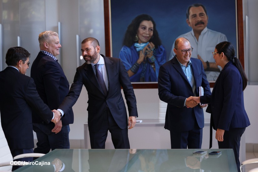 Con-empresa-minera-canadiense-4